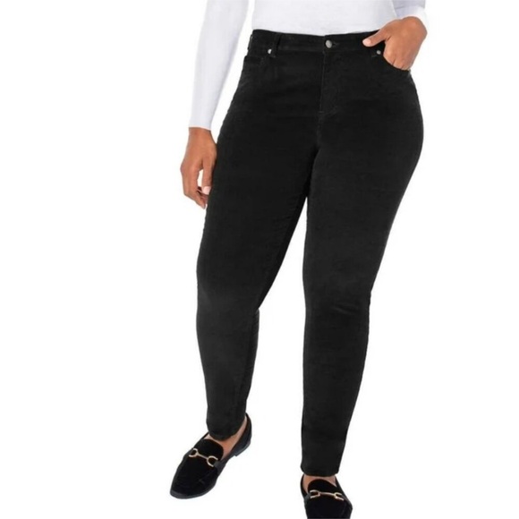 Well Worn Pants - Well Worn Women’s High Rise Soft Corduroy Pants Black 31” Inseam NWT